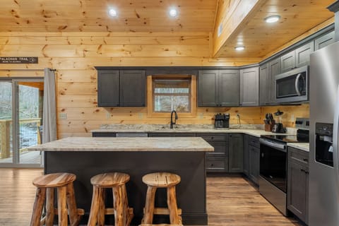 d8f83aa4-4104-45fc-80dc-1700deebfc7b