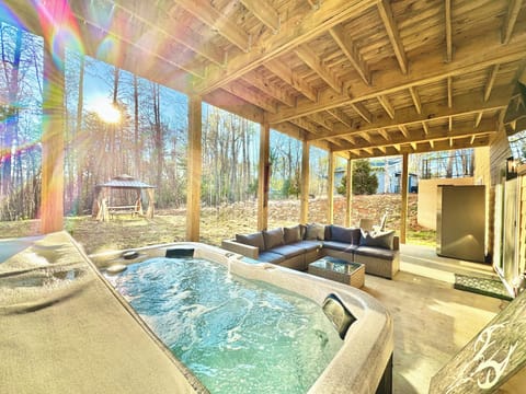 Back Yard Lower Deck Hot Tub