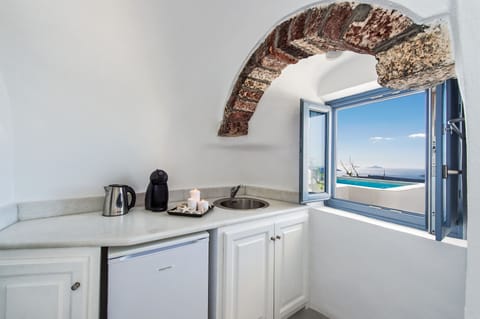Villa (Pegasus ) | Private kitchenette | Coffee/tea maker, electric kettle, paper towels