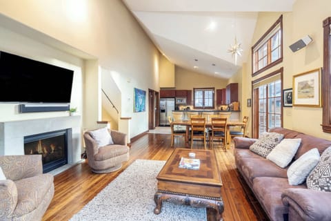 Living room: Main floor, gas fireplace, Smart TV, Sonos sound system, seating for 5
