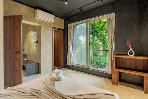 Deluxe Room, Balcony, City View | Blackout drapes, iron/ironing board, free WiFi