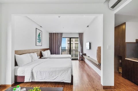 Family Studio Suite, Balcony, Sea View | Desk, laptop workspace, soundproofing, WiFi (free)