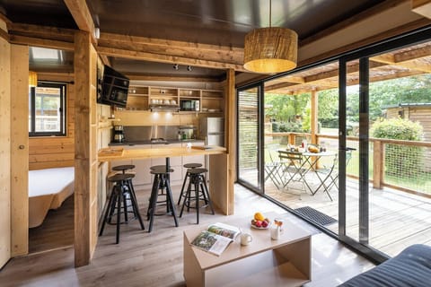 Family Chalet (Chalet Portland) | Living area | Foosball, table tennis