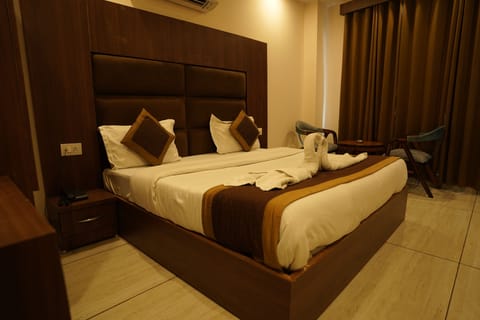 Deluxe Double Room | Free WiFi, bed sheets