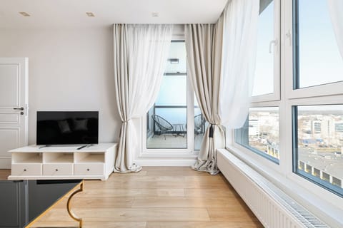 Apartment, Balcony, City View | Living room