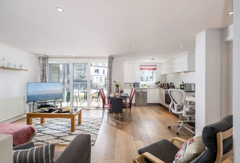 1 Ocean Gate, Newquay: Featuring sitting, dining and kitchen area