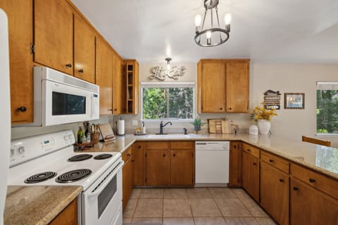 Indoors, Kitchen, Appliance, Microwave, Oven