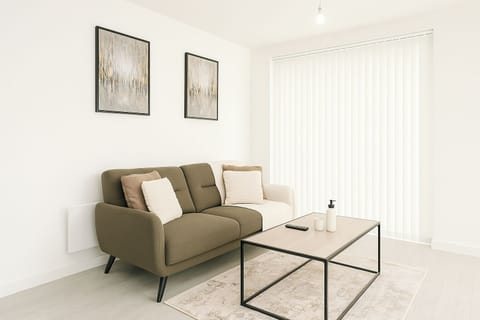 Apartment | Living area | Fireplace