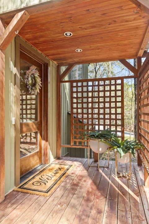 Come in an enjoy a relaxing stay at our outdoor oasis near NC State! Make your self at home! 