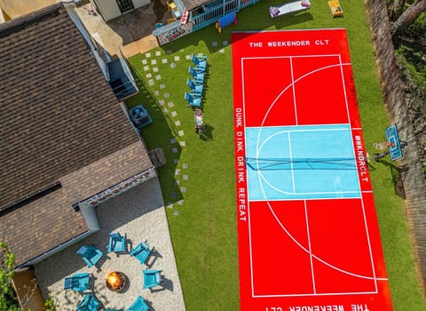 Private court vibes ✨ Play pickleball or hoops under lights at #WKNDRCLT 🏀