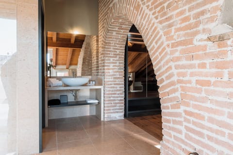 Deluxe Suite, Balcony, Canal View | Minibar, in-room safe, desk, blackout drapes