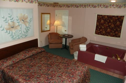 Deluxe Room, 1 Queen Bed, Jetted Tub | Blackout drapes, iron/ironing board, free WiFi, bed sheets
