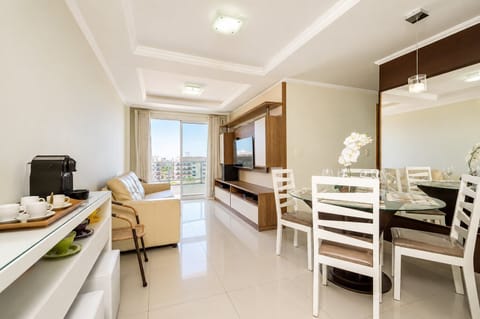 Deluxe Apartment, 3 Bedrooms, Air conditioning | Living area