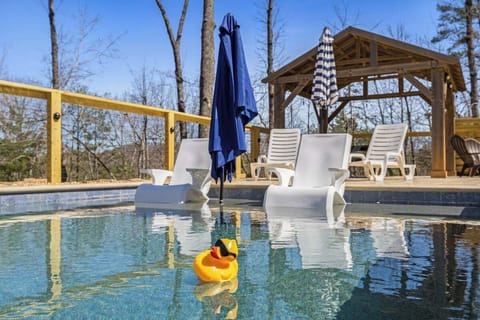 Relax in the pool