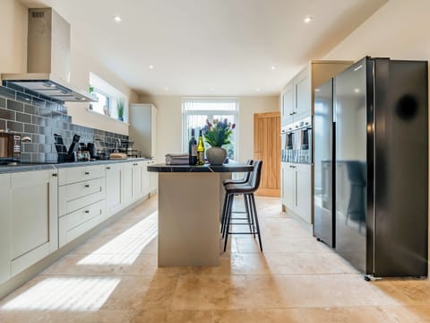 Kitchen | Old Barn 2 - Bedborough Farm Cottages, Wimborne