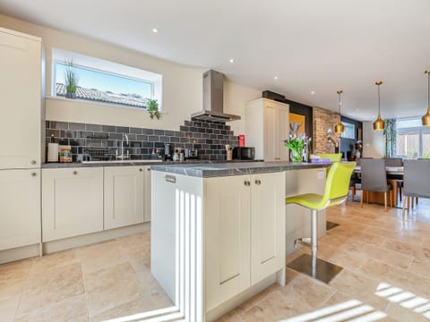 Kitchen | Old Barn 1 - Bedborough Farm Cottages, Wimborne