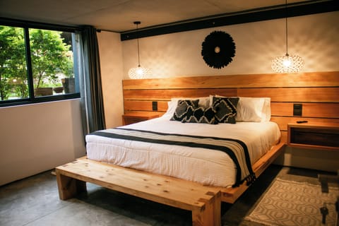 Deluxe Suite, Garden View | Premium bedding, in-room safe, free WiFi, bed sheets