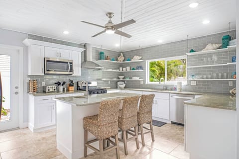 Bright breezy kitchen—fully stocked & stylish for beachside bites.