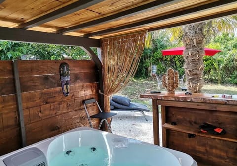 Outdoor spa tub