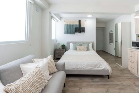 Studio 1 - Queen Bed & Sofa Bed
