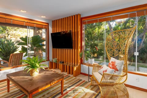 Deluxe House, 4 Bedrooms, Air conditioning | Living area