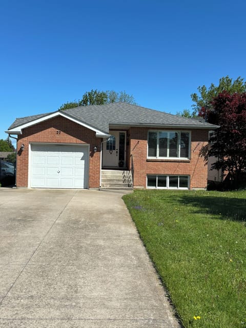 Private Residence on property
(Rental Apartment located in basement)