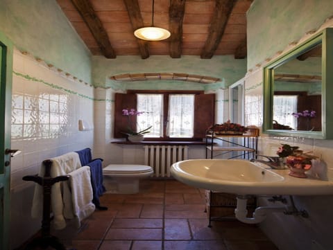 Apartment, 2 Bedrooms, Non Smoking, Garden View (Beatrice) | Bathroom | Shower, hair dryer, towels