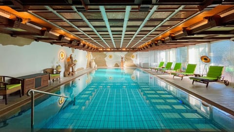 Exercise/lap pool