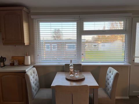 Chalet | Dining