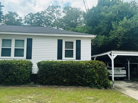 Covered car port for up to 3 vehicles