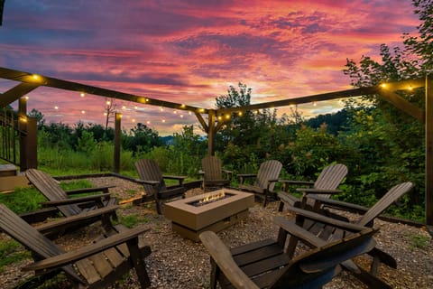 Gather around the crackling fire pit for s’mores, stories, and starlit nights