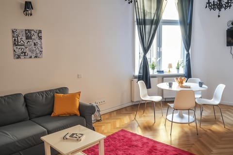 Comfort Studio, 1 Double Bed with Sofa bed, Kitchenette, City View | Living area