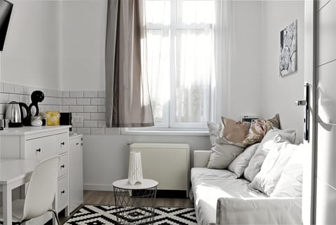 Comfort Studio, 1 Double Bed, Kitchenette, City View | Living area