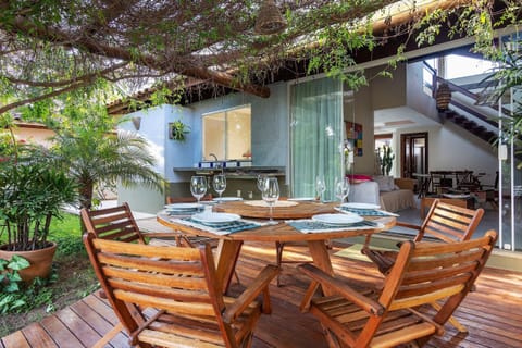 Deluxe House, 4 Bedrooms, Private Pool, Beachside | Outdoor dining