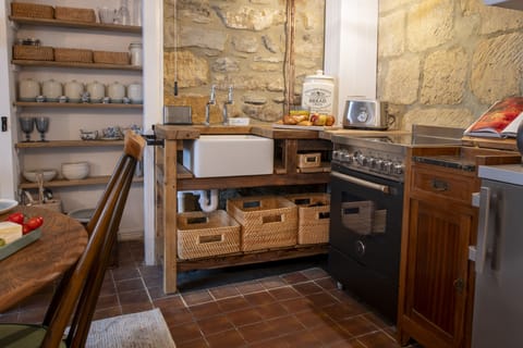 Ground floor: Bespoke, well equipped kitchen