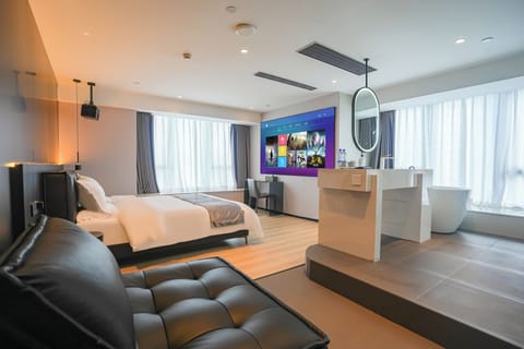 Elite Room, 1 King Bed, Refrigerator, River View | Premium bedding, Select Comfort beds, minibar, laptop workspace