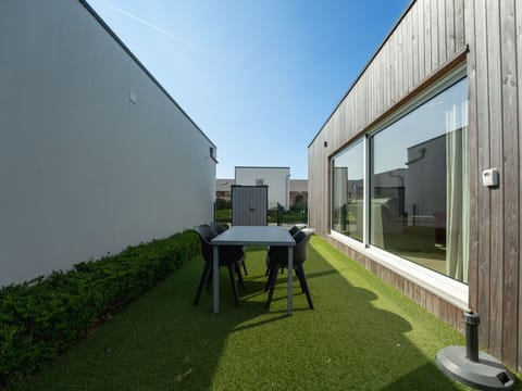 Home, Composite Material, Garden, Lawn, Landscaping, Concrete, Artificial Turf, Yard, Courtyard, Backyard
