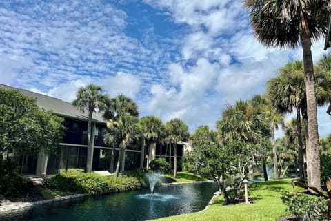 Del Prado lagoon view