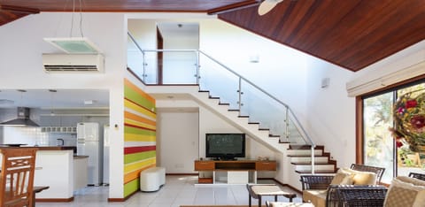 Entertainment,Family,Dining area