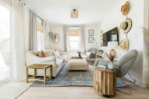 coastal touches in this professionally designed livingroom 