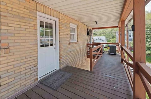 Doorway to Upstairs Apartments (5043 & 5045)