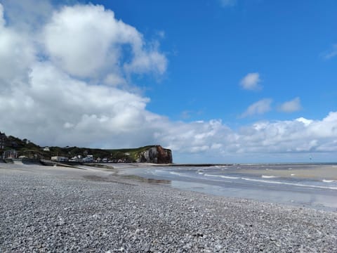 Soundproofing, free WiFi, bed sheets