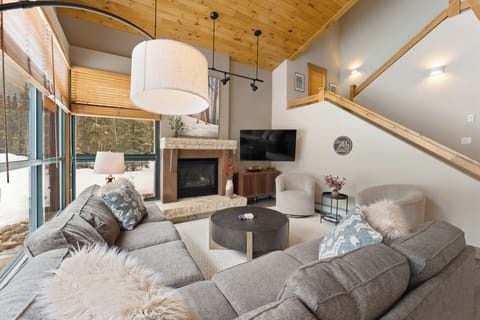 Cozy up in your mountain retreat with vaulted wood ceilings, a crackling fireplace, and plush seating where you can unwind after a day of adventure.