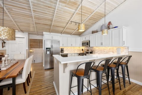 Adjacent snack bar with seating for four