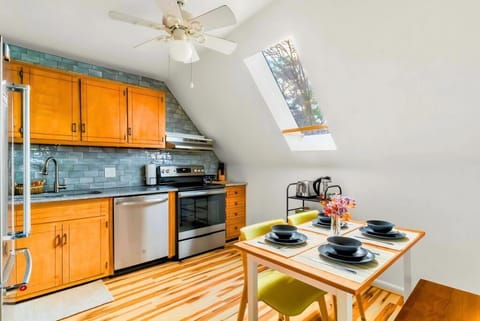 Prepare delicious meals in this fully equipped kitchen. 