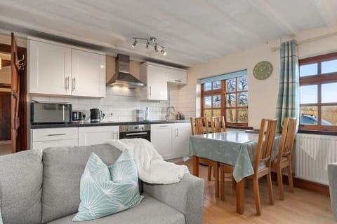 a6104f31-c812-4295-b0a4-afa8682ba7f8