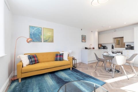 Living Room / Lounge