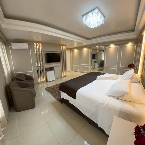 SUITE MASTER PRESIDENCIAL | Minibar, individually decorated, individually furnished, desk