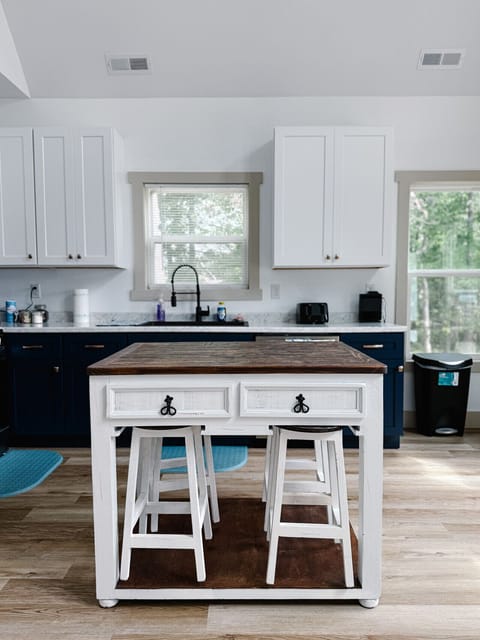 Dining table/Island for preparing Meals.