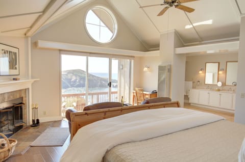 Premium bedding, iron/ironing board, bed sheets